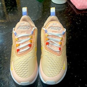 Nike Air Max 270 EUC size 5/35.5